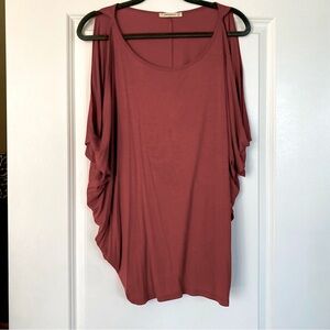 Crew neck open shoulder tee